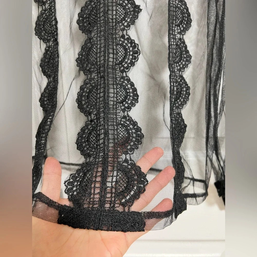 Lace Top Size Small - Picture 5 of 7